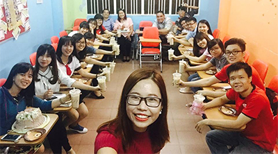 Cô giáo có nụ cười tỏa nắng!